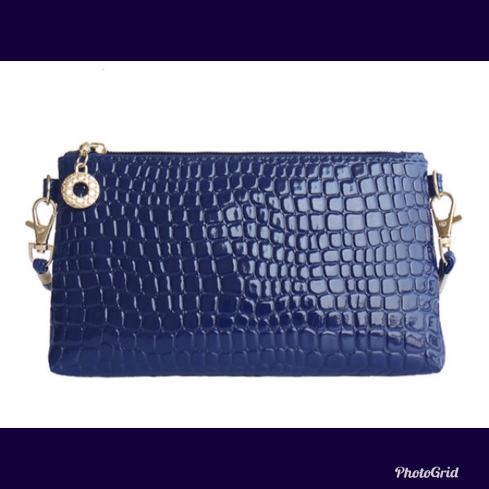 NEW Small B. Angle Blue Alligator Print Purse - Picture 2 of 7